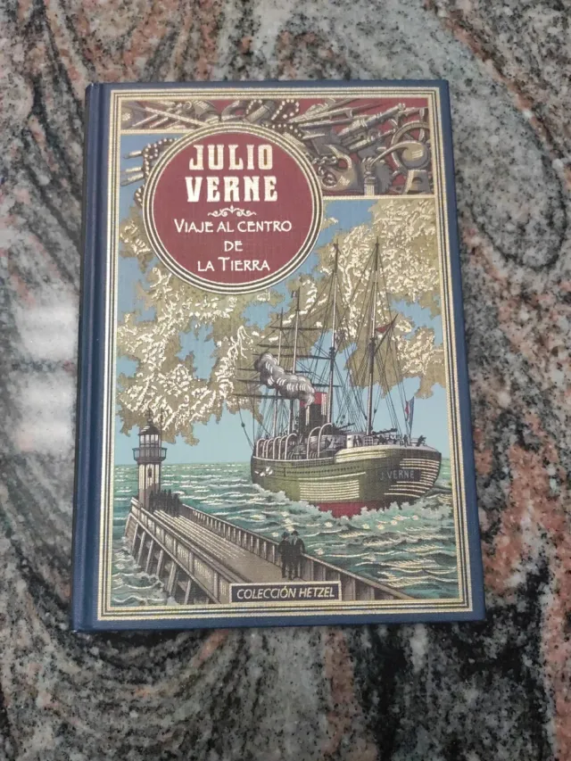 4 libros (La Isla del Tesoro) y  Regalo más libros