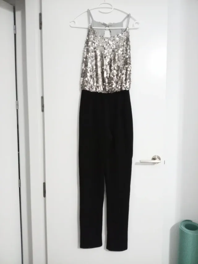 Mono fiesta lentejuelas plateadas y negro