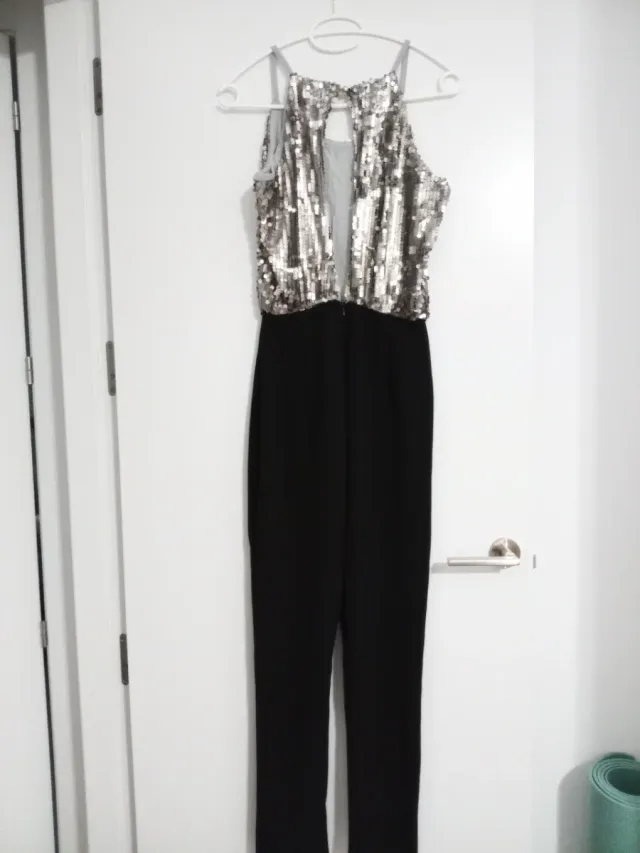 Mono fiesta lentejuelas plateadas y negro