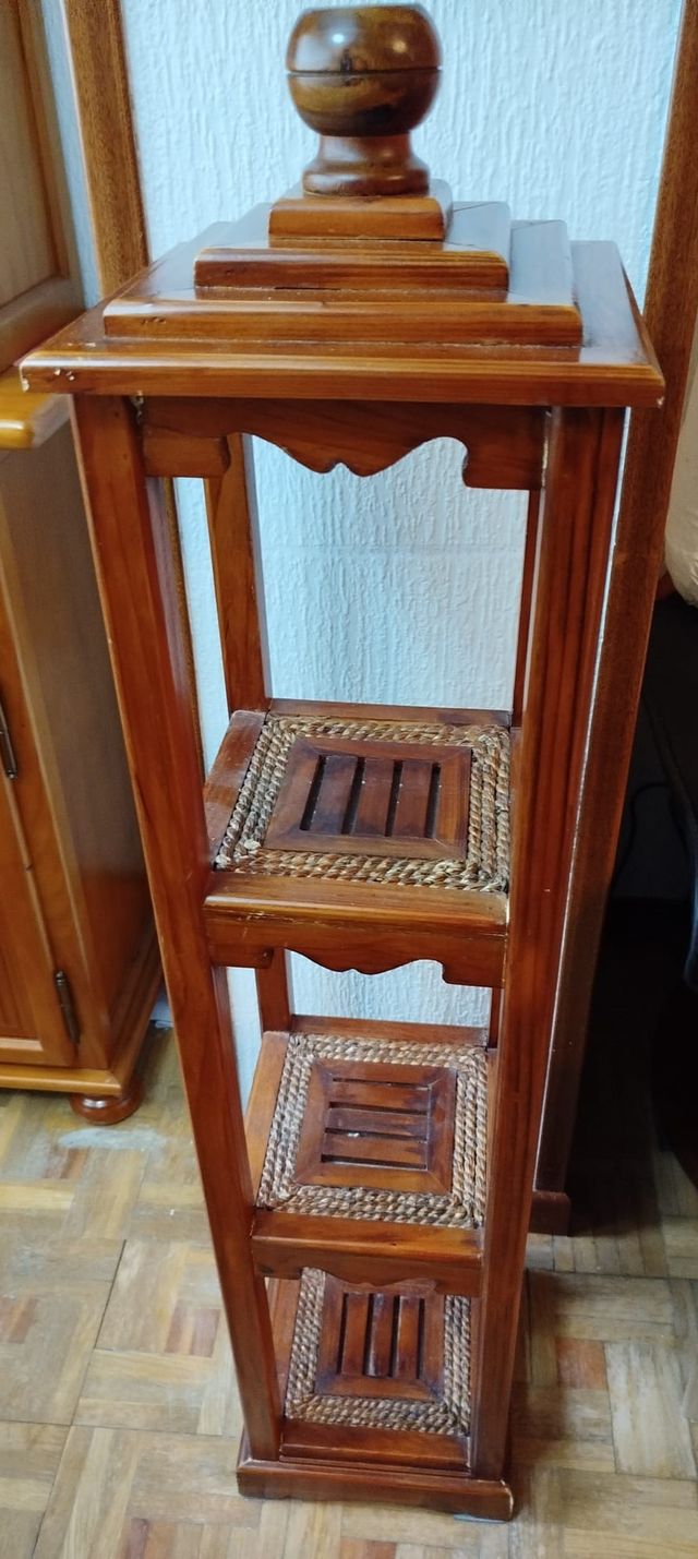 Estantería auxiliar madera y mimbre