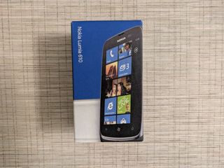 NOKIA LUMIA 610 – Scatola e presa USB originali