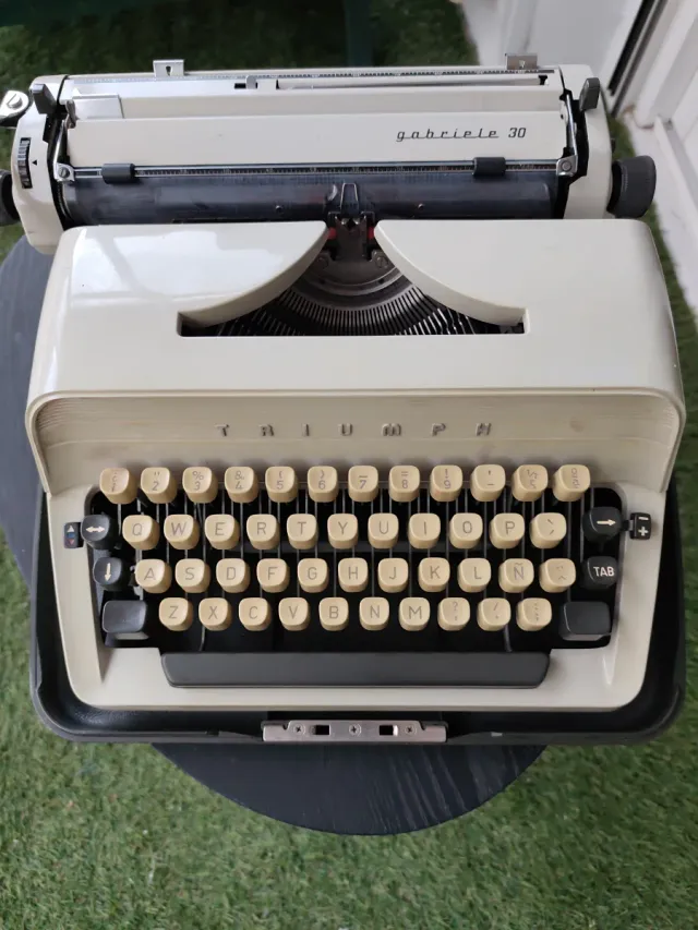 Máquina de escribir Triumph Gabriele 30