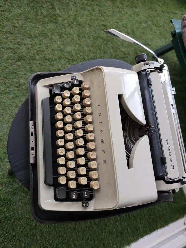 Máquina de escribir Triumph Gabriele 30