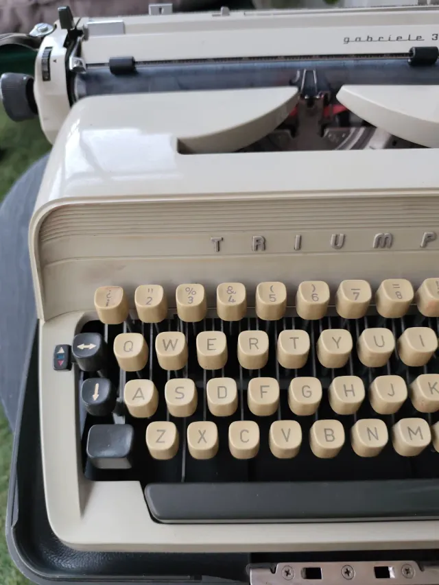 Máquina de escribir Triumph Gabriele 30