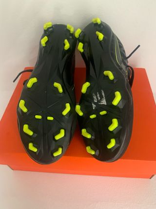 Botas de fútbol negras con tacos talla 36,5