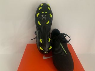 Botas de fútbol negras con tacos talla 36,5