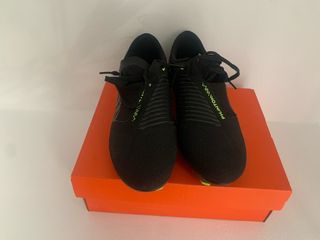 Botas de fútbol negras con tacos talla 36,5