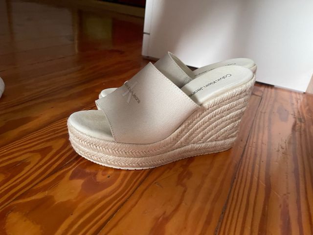 Cuñas Calvin Klein Beige Talla 38