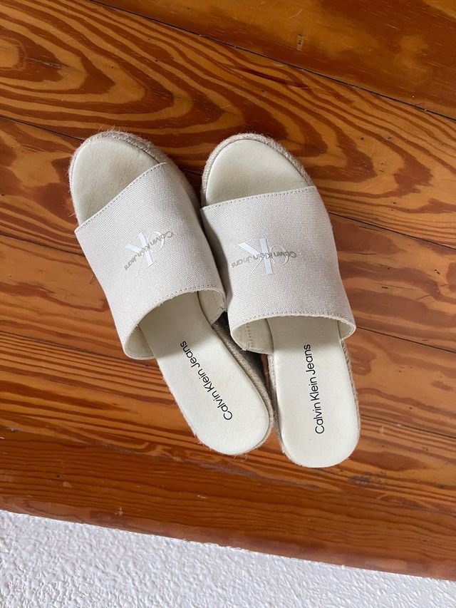 Cuñas Calvin Klein Beige Talla 38