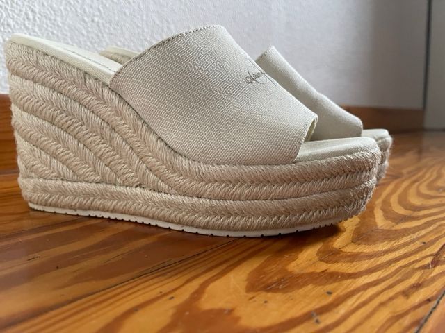 Cuñas Calvin Klein Beige Talla 38