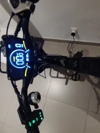 Bicicleta Eléctrica moderna dos asientos