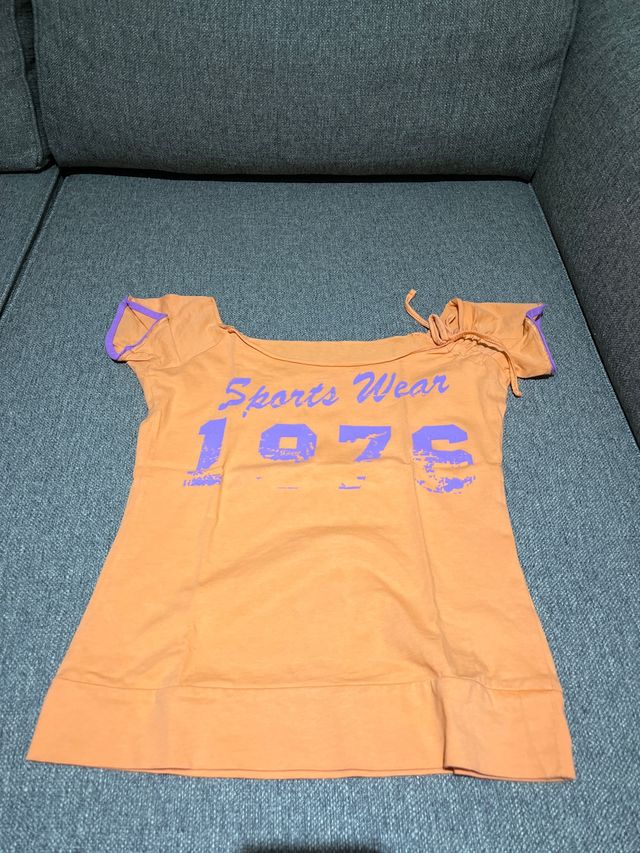 Camiseta vintage naranja y morada