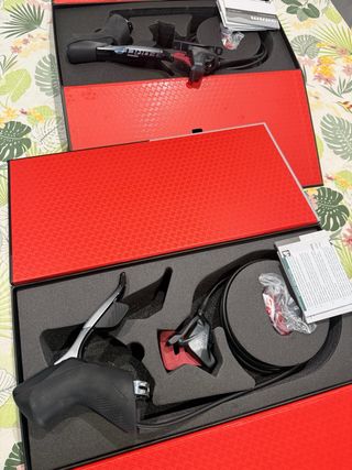 Manetas SRAM Force AXS Disco 12v