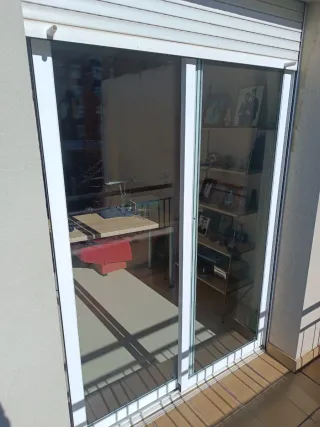 Puerta corredera aluminio blanco