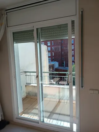 Puerta corredera aluminio blanco