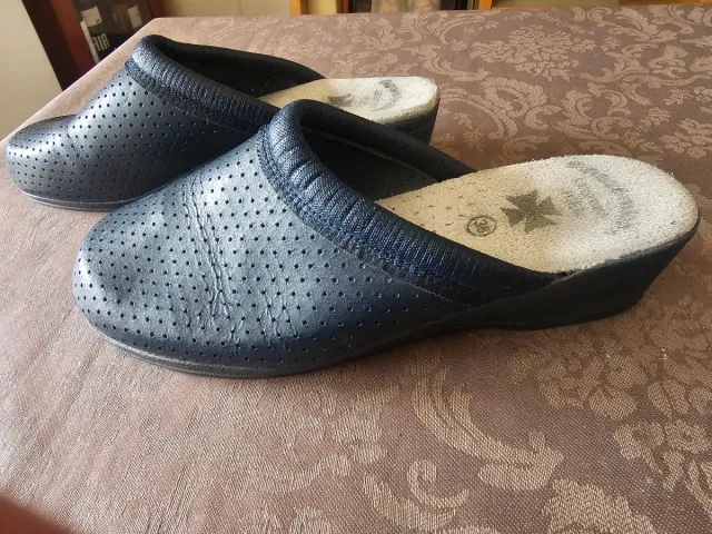 Zuecos azul marino talla 39