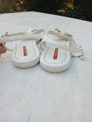 Sandali infradito Prada in pelle bianchi