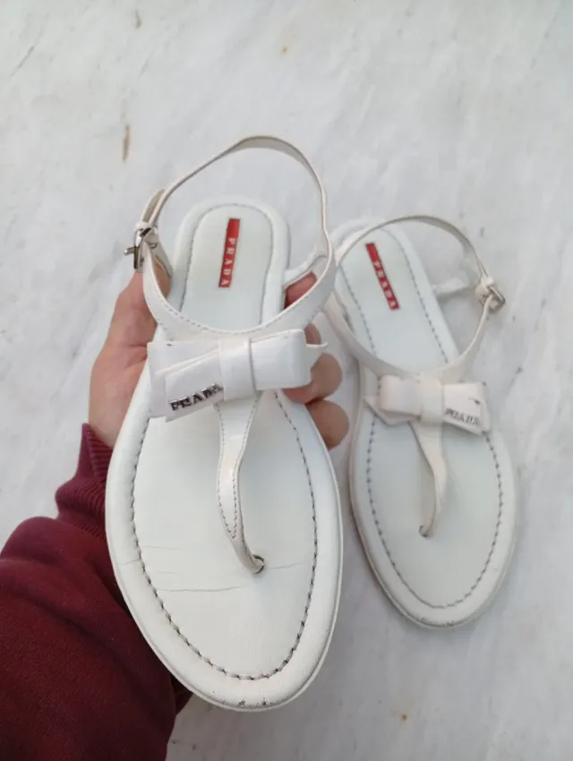 Sandali infradito Prada in pelle bianchi