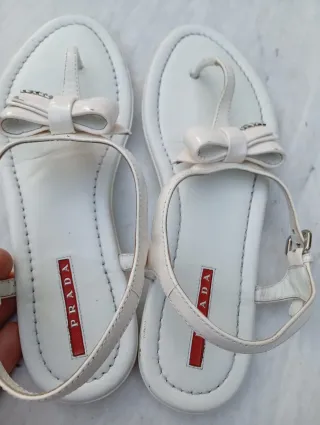 Sandali infradito Prada in pelle bianchi