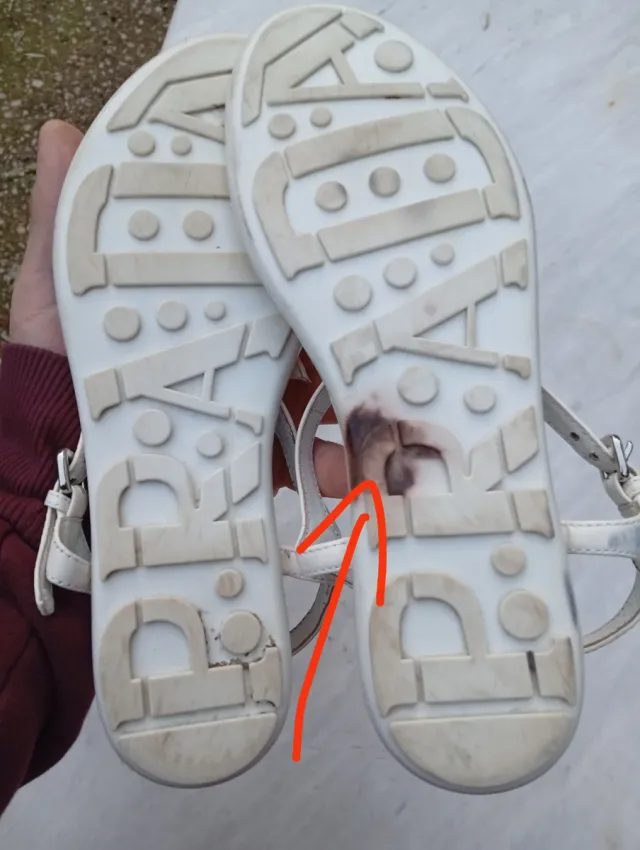 Sandali infradito Prada in pelle bianchi