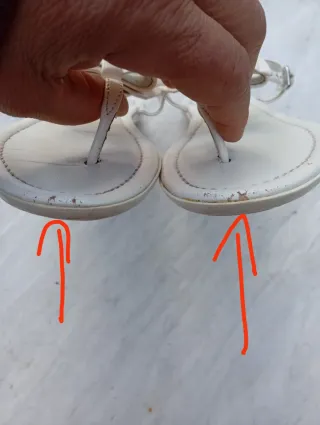 Sandali infradito Prada in pelle bianchi