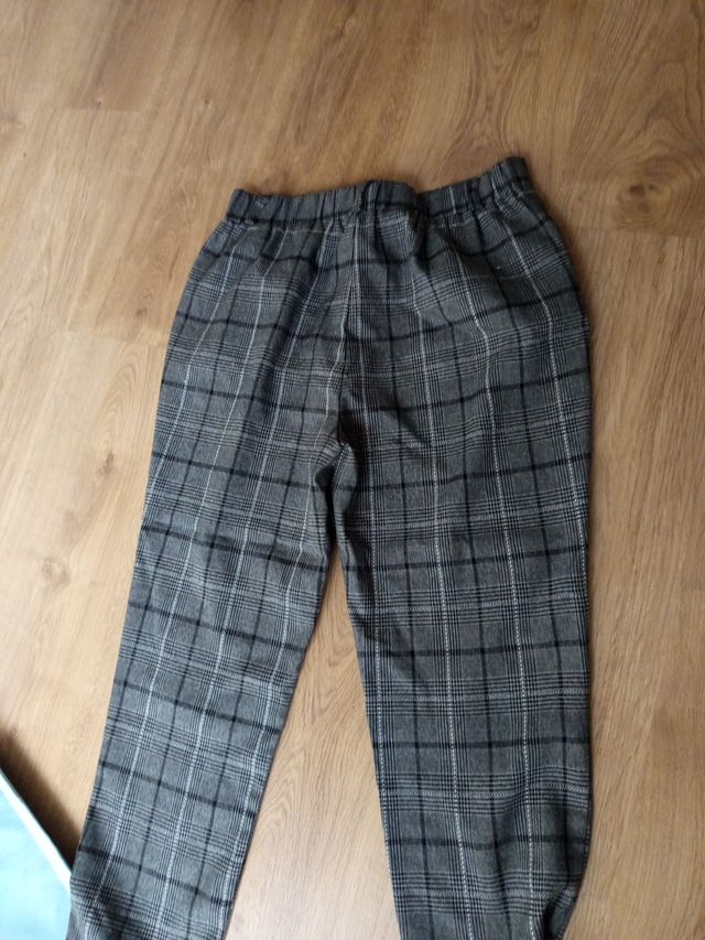 Pantalón cuadros Stradivarius Talla S