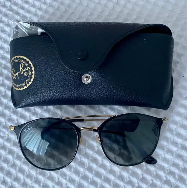 Gafas de sol mujer Ray-Ban negras y doradas