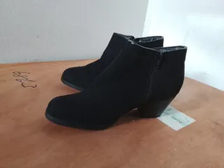 Stivali C&A neri con tacco, nuovi con cartellino