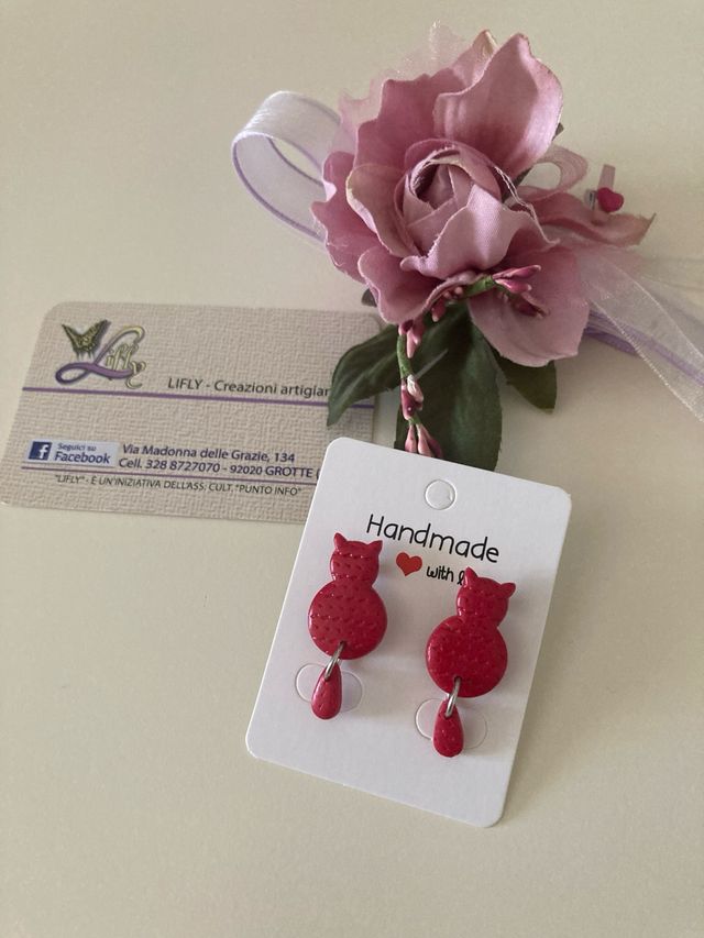 Orecchini fatti a mano a forma di gatto rossi