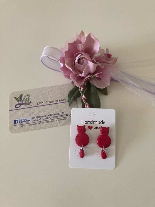 Orecchini fatti a mano a forma di gatto rossi