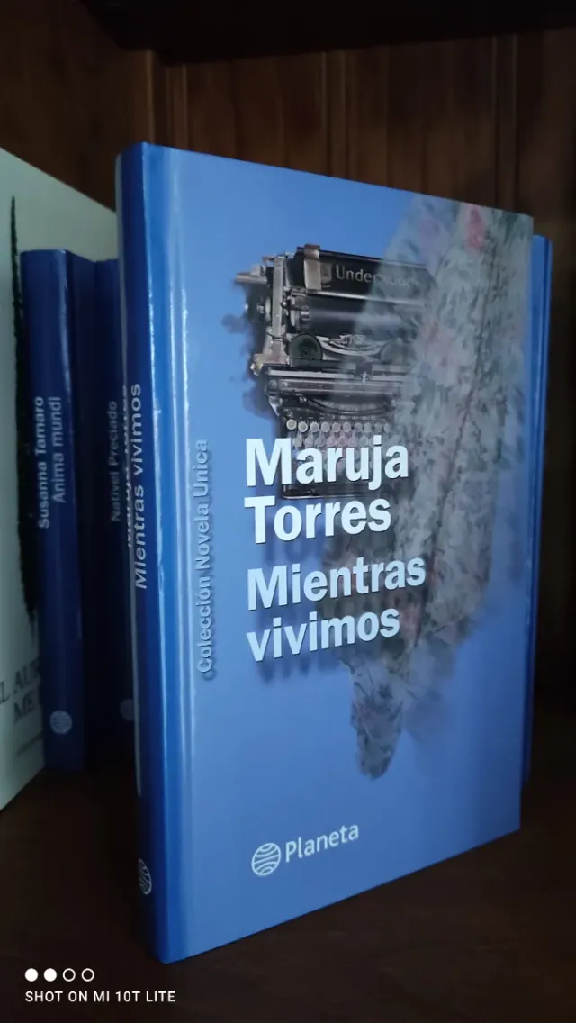 Emma; With A Full-Length Sparknotes Reader's Co...