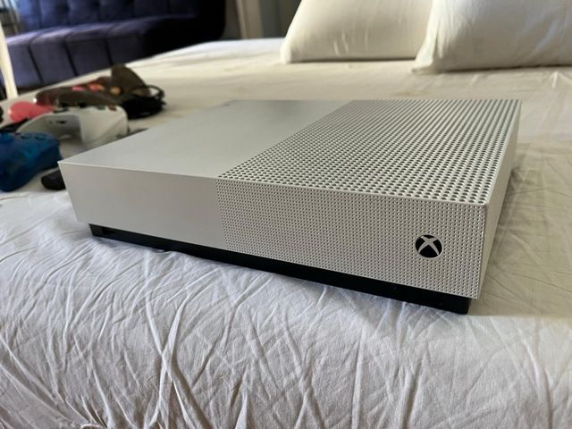 Xbox One S All Digital + 2 mandos