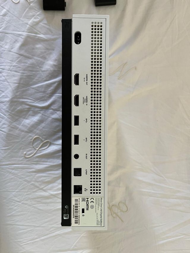 Xbox One S All Digital + 2 mandos