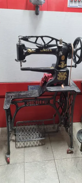 Máquina de coser Singer antigua