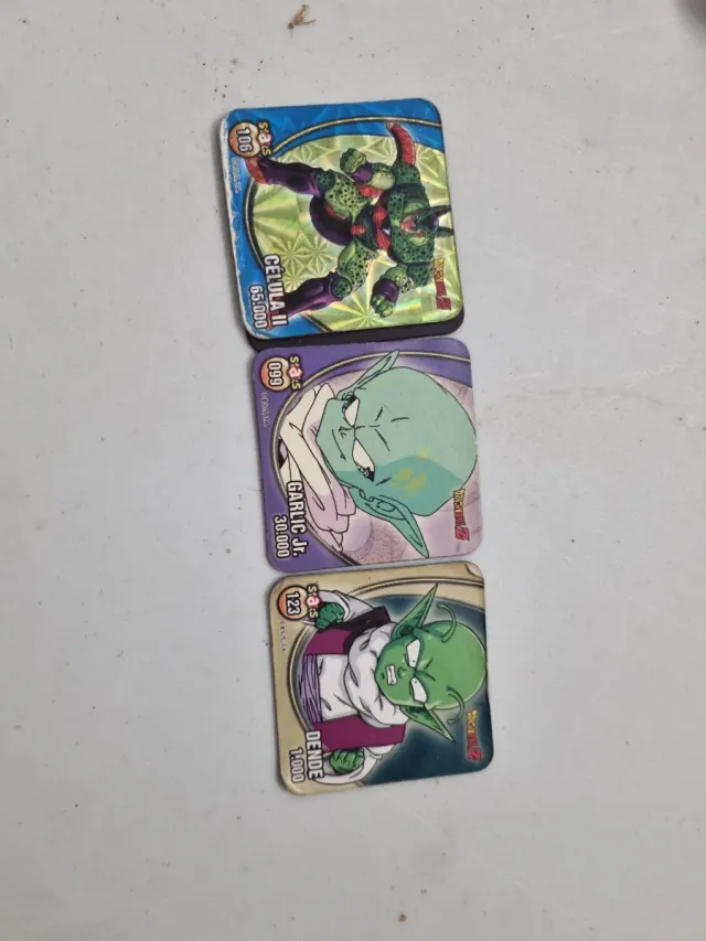 Tazo metálico rojo con estrellas