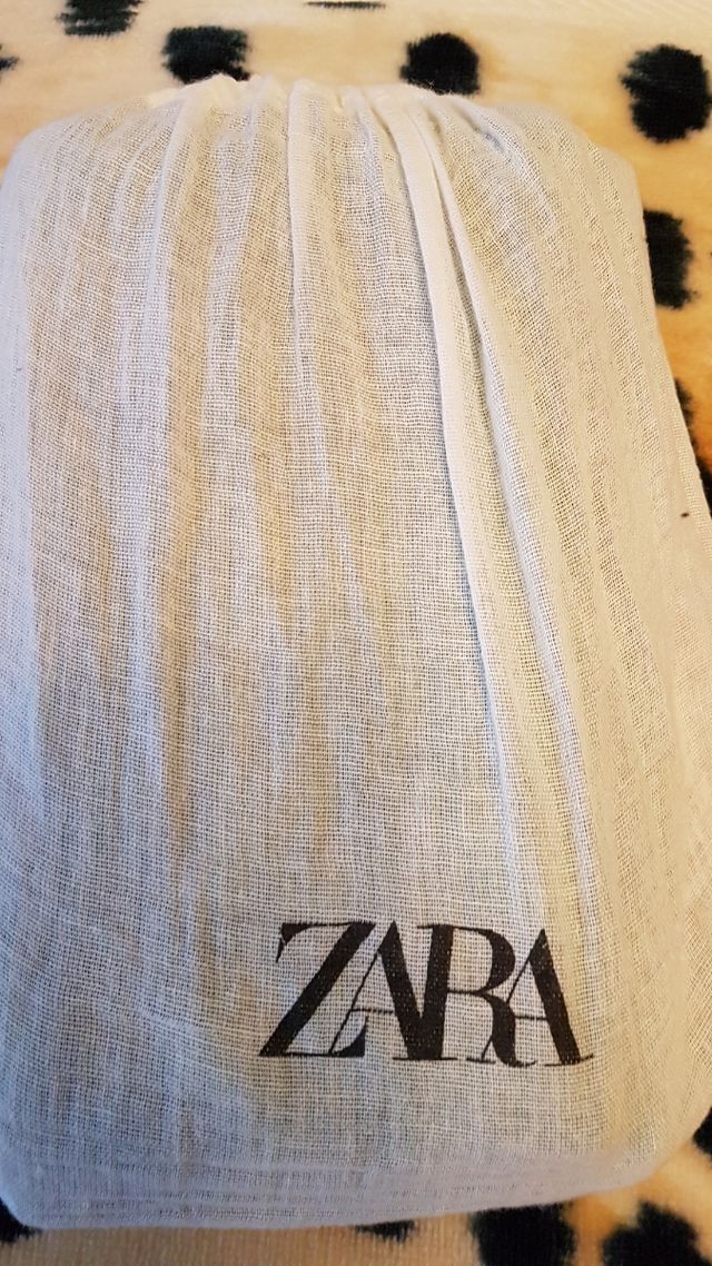 Bolso verde acolchado con cadena dorada