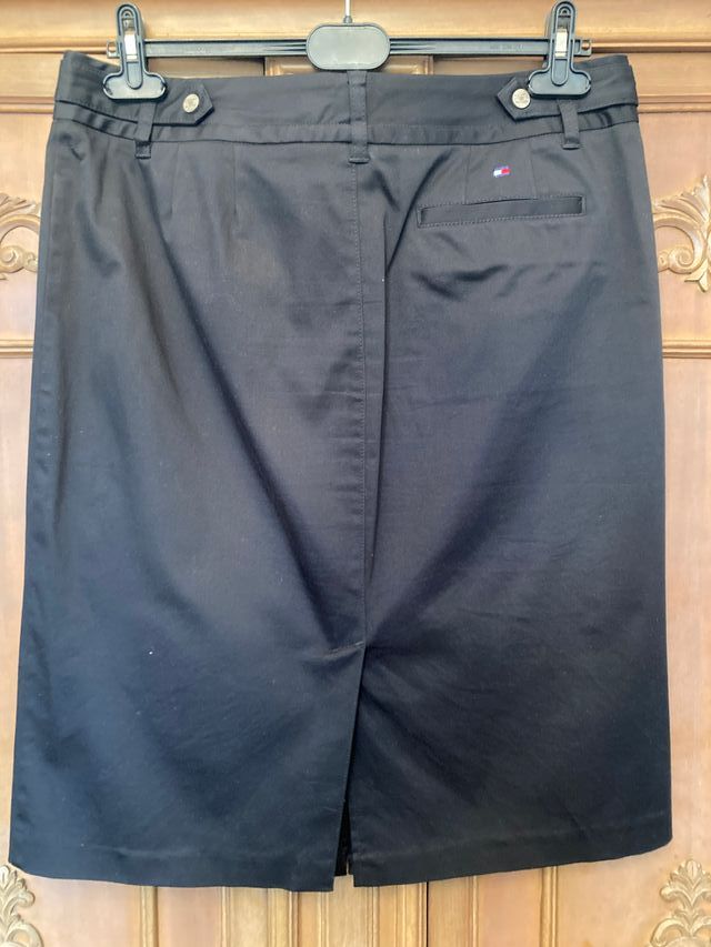 Falda negra midi Tommy Hilfiger