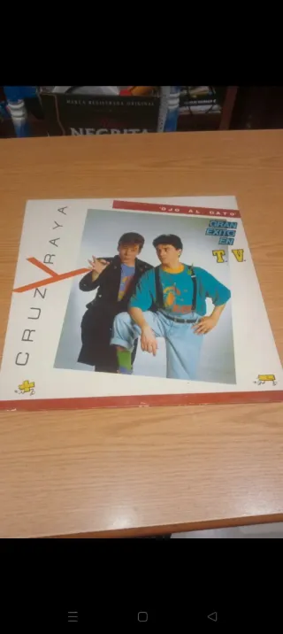 Vinilo Cruz y Raya ojo al dato