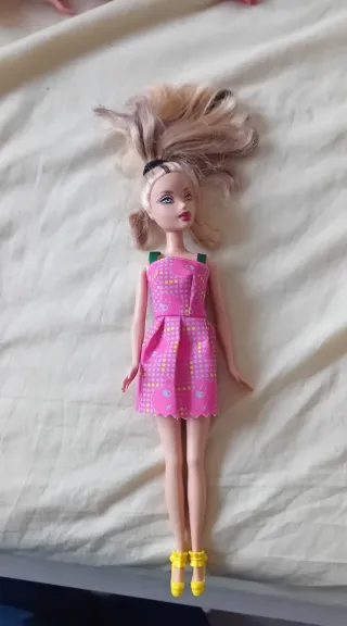 Bambole Bratz e Barbie con Abbigliamento