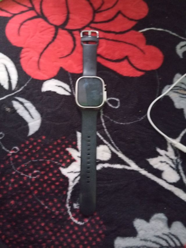 Reloj Inteligente Negro y Plateado