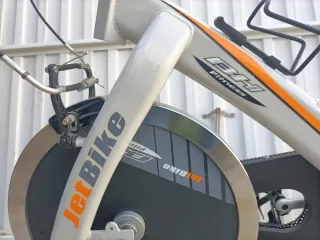 Bicicleta Spinning BH Jet Bike. No es de gimnasio.