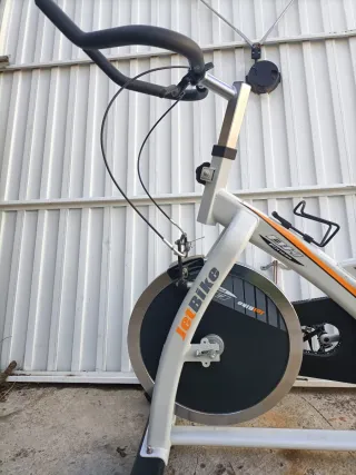 Bicicleta Spinning BH Jet Bike. No es de gimnasio.