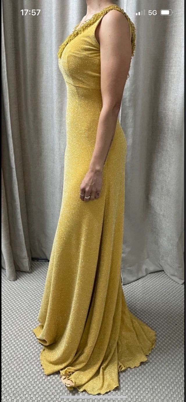Vestido de fiesta dorado brillante