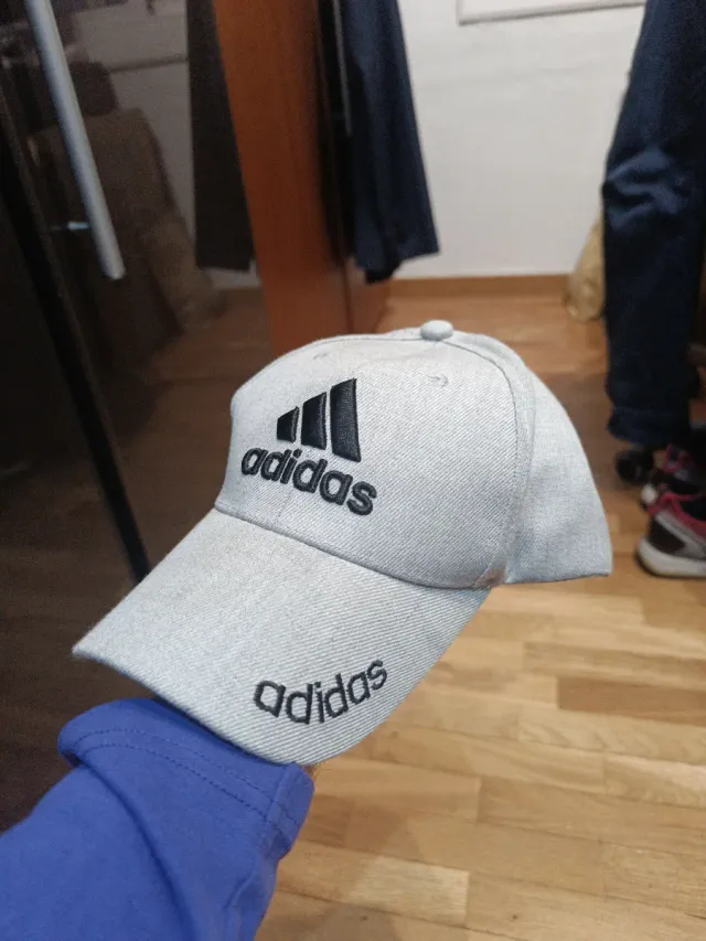 Gorra Adidas Gris