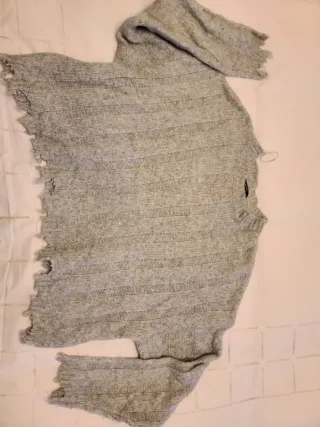 Jersey de lana gris desgastado