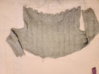 Jersey de lana gris desgastado