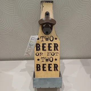 Apribottiglie da Parete in Legno con etichetta