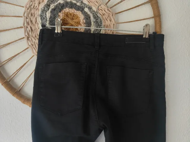 Pantalón pitillo negro talla 38