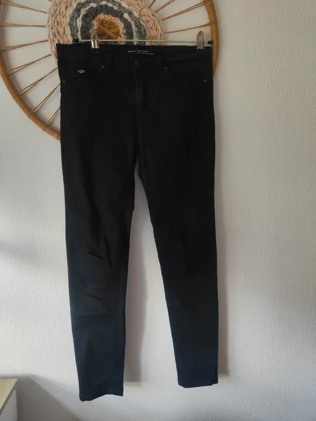 Pantalón pitillo negro talla 38