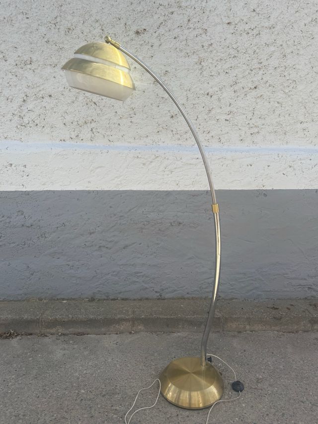 Lámpara de arco laton, metacrilato y acero